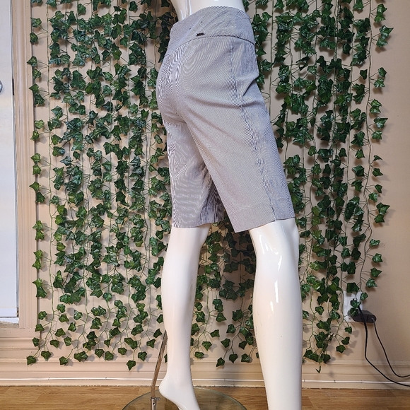 S.C. & Co Women's Striped Blue White Bodycon Casual Knee Lenght Short size 6 - Picture 6 of 12